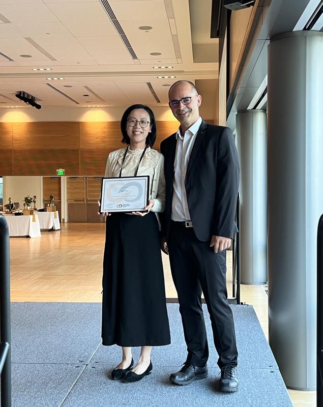 Yu Pan receiving her award from Franck Gascoin, CRISMAT Lab, ITS President 2023