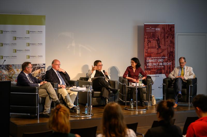 Diskutierten über den Westfälischen Frieden: Christoph Kampmann, Christian Hillgruber, Ulrike Ludwig, Claire Gantet und Peter Oestmann (v.l.n.r.)