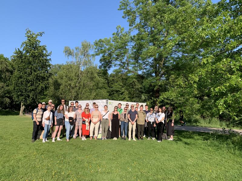 Die Studierenden aus dem Master Stadtplanung bei der Präsentation ihrer Ergebnisse im Eichtalpark.