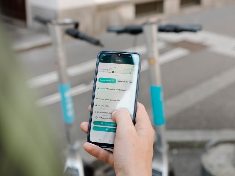 Die MixMyRide-App schlägt Strecken vor mit dem Velo, Zug und E-Trottinett oder als Mitfahrgelegenheit per Auto und zu Fuss.