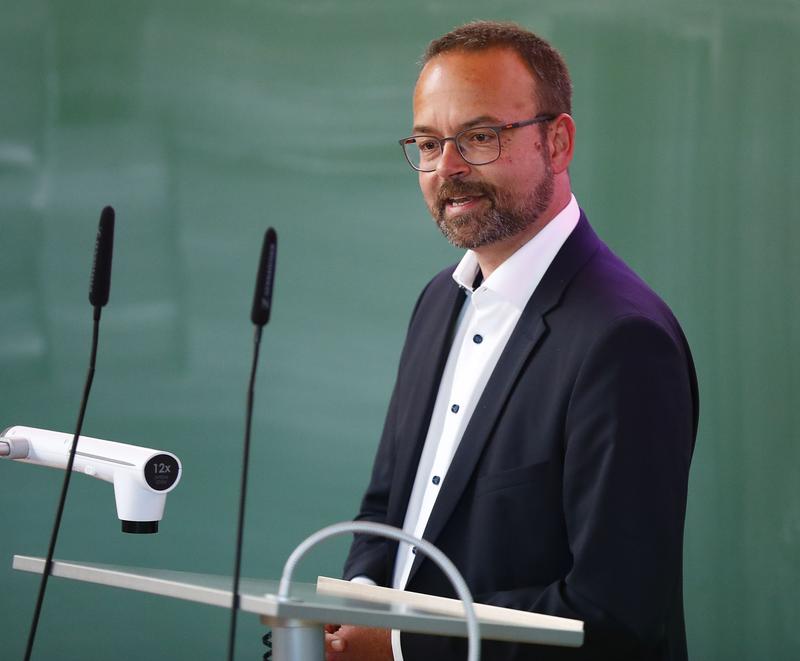 Prof. Dr. Björn Häckel, Geschäftsführender Direktor des FIM an der Technischen Hochschule Augsburg.