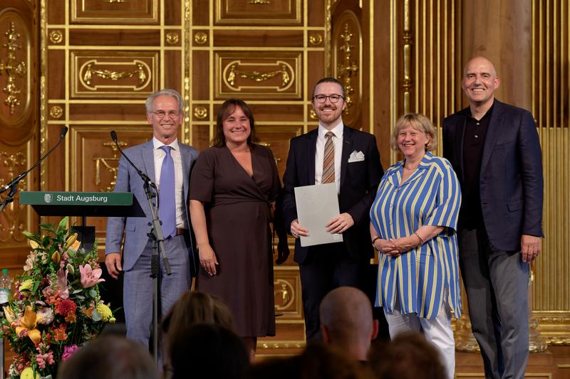Dr. Dagobert Ross von FiLL e.V., zweite Bürgermeisterin Augsburgs Martina Wild, Preisträger Dr. Florian Scheidl, die Präsidentin der Universität Augsburg Prof. Dr. Sabine Doering-Manteuffel, Jury-Vorsitzender Prof. Dr. Dr. Dr. h. c. Eckhard Nagel.