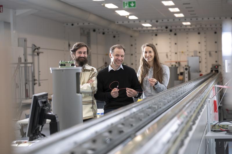 V.l.: Vlad Dumitru, Werner Lienhart und Lisa Strasser vom Institut für Ingenieurgeodäsie und Messsysteme der TU Graz.