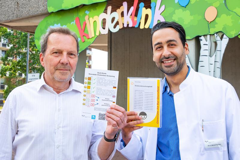 This is what the stool colour chart looks like, which will be a permanent feature of the Yellow Booklet. Professor Petersen (left) and Dr. Madadi-Sanjani are pleased that bile duct atresia can now be diagnosed earlier. 