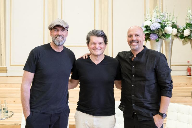 Foto (von links nach rechts): Jürgen Klopp, Prof. Dr. Andreas Marlovits und Marc Kosicke bei der Veranstaltung »Successful People Management« am 6. Juli 2023 an der BSP Business and Law School