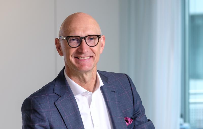 Bandwurmsätze, Fachbegriffe, Wortungetüme werden seltener in den CEO-Reden der DAX-40-Unternehmen. Die verständlichste Rede hielt Telekom-Chef Timotheus Höttges
