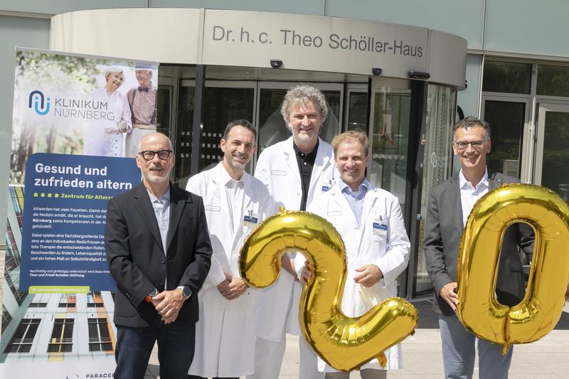 V. l.: Rainer Hattenberger (Theo und Friedl Schöller-Stiftung), Prof. Dr. Thomas Hillemacher (Psychiatrie und Psychotherapie), Prof. Dr. Markus Gosch (Geriatrie), Prof. Dr. Jan Liman (Neurologie) und Klinikums-Vorstand Prof. Dr. Achim Jockwig