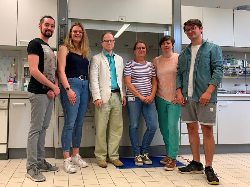 Das Team des Forschungsprojekts ReKath (v. l. n r.): Marcel Heck, Lisa-Marie Schnieder, Prof. Dr. Stephan Appel, Anja Stutz, Claudia Schöberl, Kimon Schmidt 