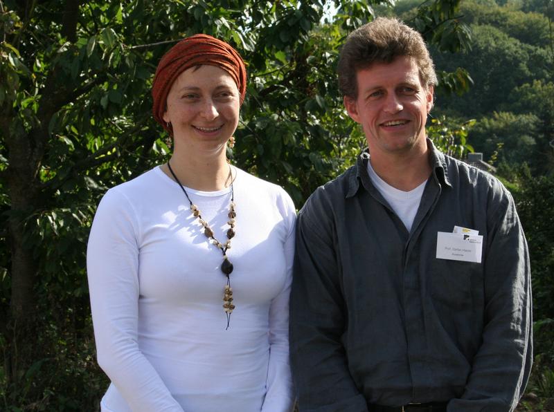 Die DAAD-Preisträgerin Eva-Maria Molnar mit Prof. Stefan Hasler