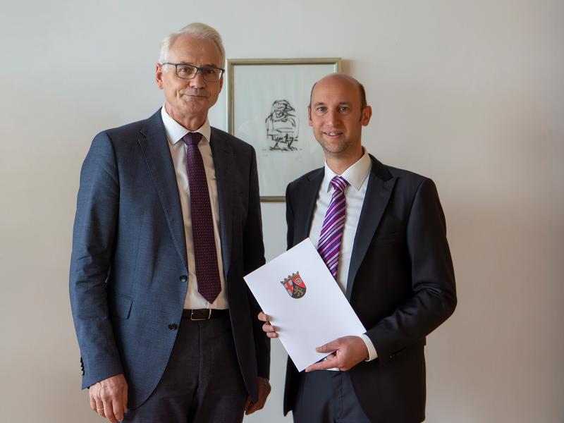 Von links: Hochschulpräsident Prof. Dr. Karl Stoffel und Prof. Dr.-Ing. Martin Schäfer