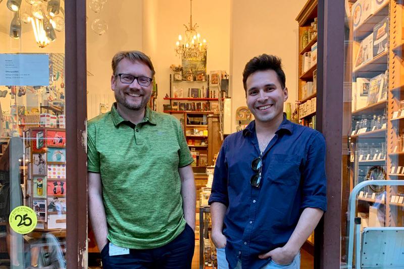 Gruppenleiter Prof. Dominik Eder (links) und Erstautor der Studie Pablo Ayala (rechts).