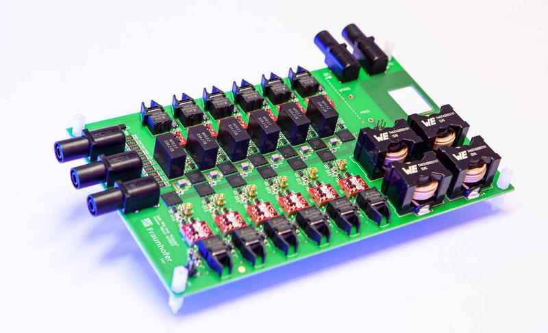 Die Forschenden des Fraunhofer IAF arbeiten bereits an einer Weiterentwicklung der Leistungselektronik für elektrokalorische Wärmepumpen: Der abgebildete Demonstrator erzielt sogar einen elektrischen Wirkungsgrad von 99,75 Prozent.  