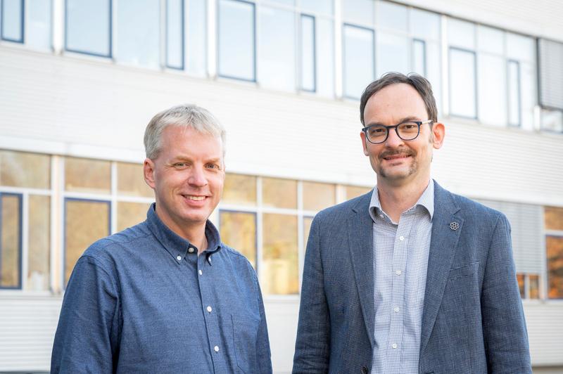 Jörg Wischhusen (links), Professor für Experimentelle Tumorimmunologie an der Universität Würzburg, und Markus Haake, Vice President Pharmacology bei CatalYm, forschen schon seit vielen Jahren daran, wie GDF-15 die Immuntherapie beeinflussen kann.