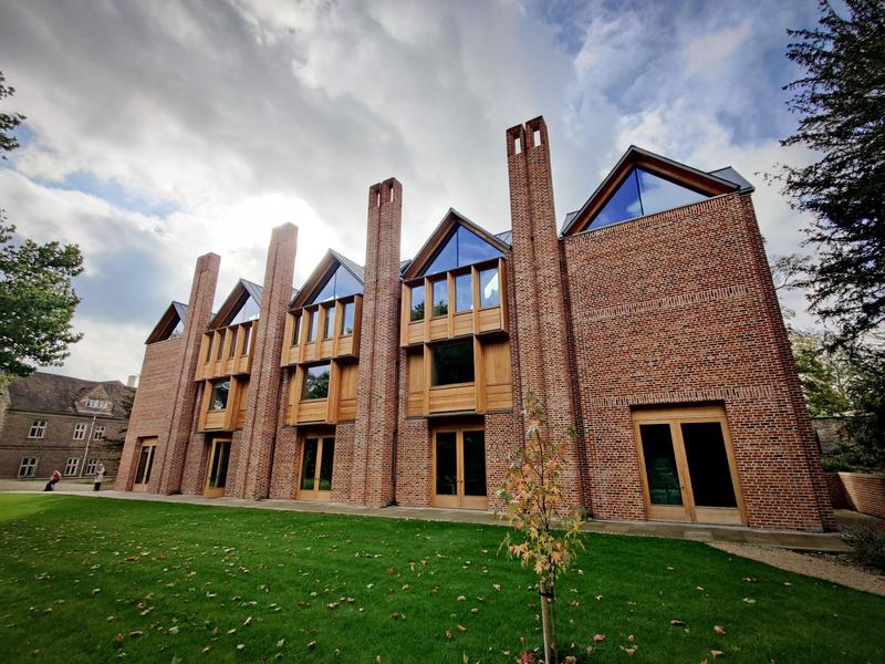 Magdalen College New Library, University of Cambridge. Dieser Bau wurde im Rahmen des Projekts „Shrines of Wisdom“ analysiert.