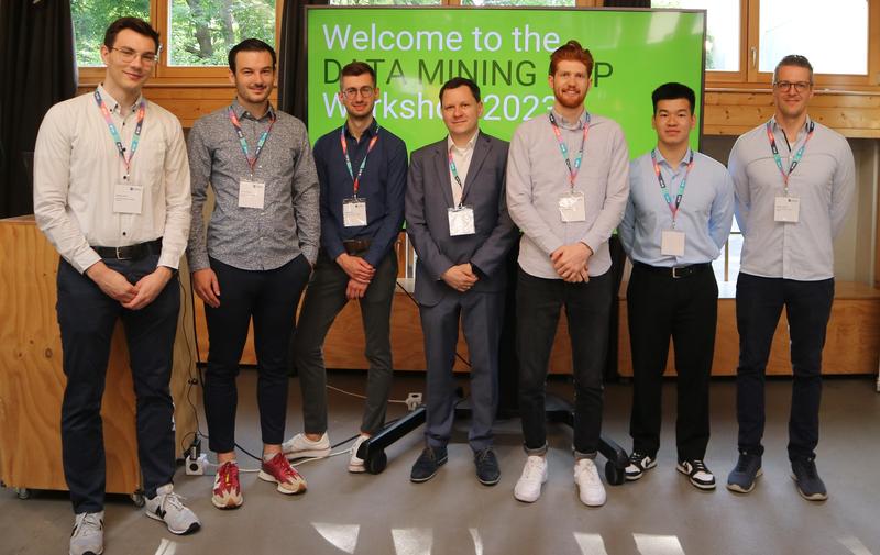 Von der Frankfurt UAS zum Siegerworkshop des Data Mining Cups nach Berlin entsandt (v. l.): Markus Herz, Tobias Maas, Marvin Berg, Nils-Torben Quester, Philip Mertz, Viet Hoang Nghiem und Bastian Stock.