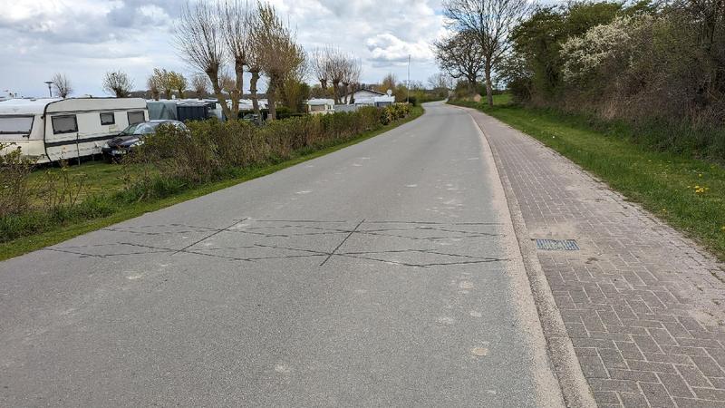 Induktionsschleifen ermöglichen die Erfassung von Fahrrädern in der Nähe des Campingplatzes Hasselberg an der schleswig-holsteinischen Ostseeküste. 