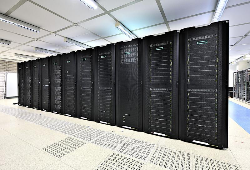 Mit dem Service-Katalog bieten die Forschenden eine Austauschplattform für Unternehmen zu Technologietransfer und KI-Kompetenzen an. (Foto: Simon Raffeiner, KIT)