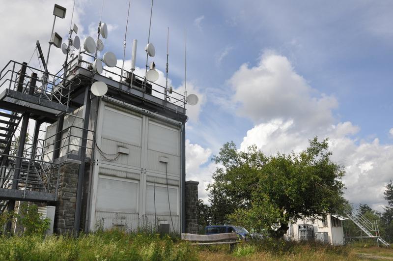 The Taunus Observatory on the mountain Kleiner Feldberg near Frankfurt am Main houses the new "Medusa" device, which detects climate-relevant F-gases.