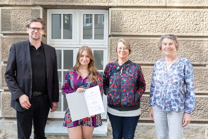 Ana Kostova erhält den Preis des Deutschen Akademischen Austauschdienstes (DAAD) an der Muthesius Kunsthochschule in Kiel