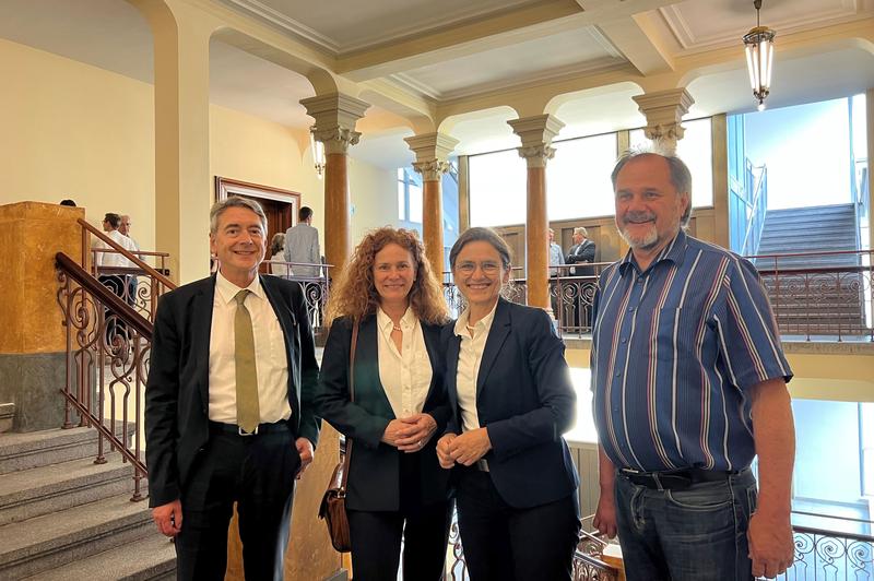 v.l.n.r. Prof. Dr. Joachim Weber (Rektor der DHBW Stuttgart), Prof. Dr. Beate Sieger-Hanus (neu gewählte Rektorin der DHBW Stuttgart), Prof. Dr. Martina Klärle (Präsidentin der DHBW), Ulrich Höschle (Hochschulratsvorsitzender der DHBW Stuttgart)