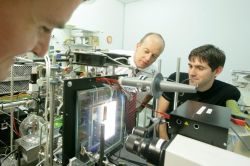 Mit Optik und Photonik wird sich die neue Graduiertenschule unter Leitung von Professor Uli Lemmer befassen.