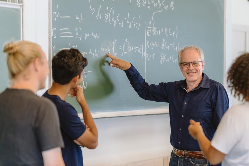 Prof. Dr. Hans Kroha with students. 