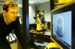 Materialien und Strukturen im Nanobereich untersucht das DFG-Centrum für Funktionelle Nanostrukturen