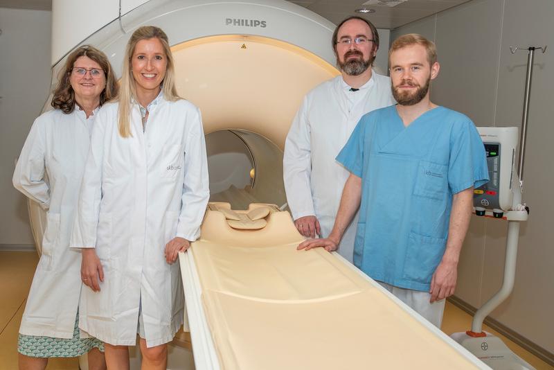 Preisträgerin Dr. Jana Schäfer (2. v. l.) mit ihrem Team