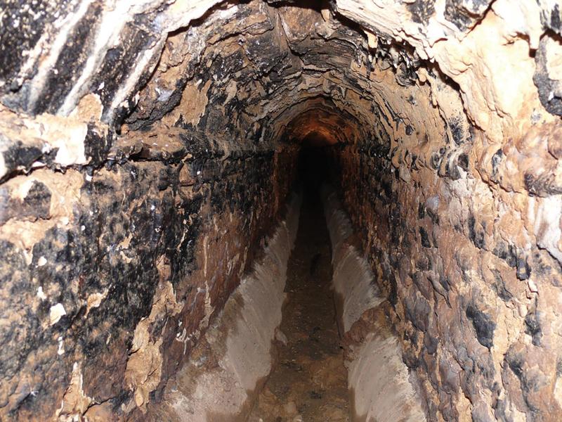 Masonry channel with opus signinum for waterproof. As it is located close to the spring, there is no carbonate formation yet.