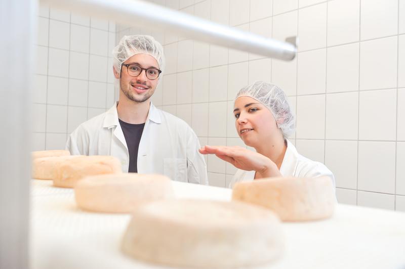 Pflanzliche Alternativen zu Molkerei-Produkten müssen das Original nicht kopieren – sie sollten aber neben gutem Geschmack auch angenehmes Mundgefühl und eine variationsreiche Produktpalette besitzen, so ein Ergebnis einer Studie der Uni Hohenheim.