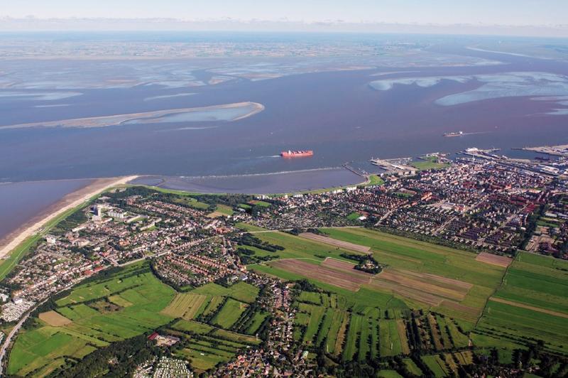 Especially at the mouth of the Elbe River into the sea, a lot of nitrogen and nitrous oxide are emitted.