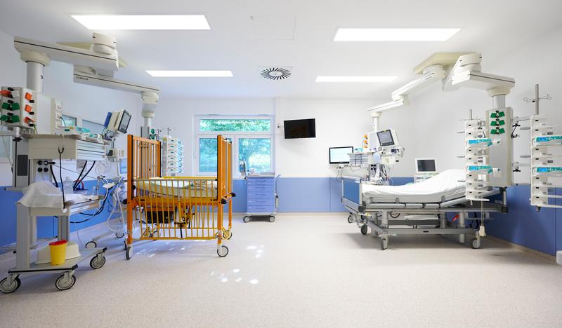 Viel Platz und Komfort bieten die neuen Patientenzimmer im Kinderintensivbereich des HDZ NRW, Bad Oeynhausen