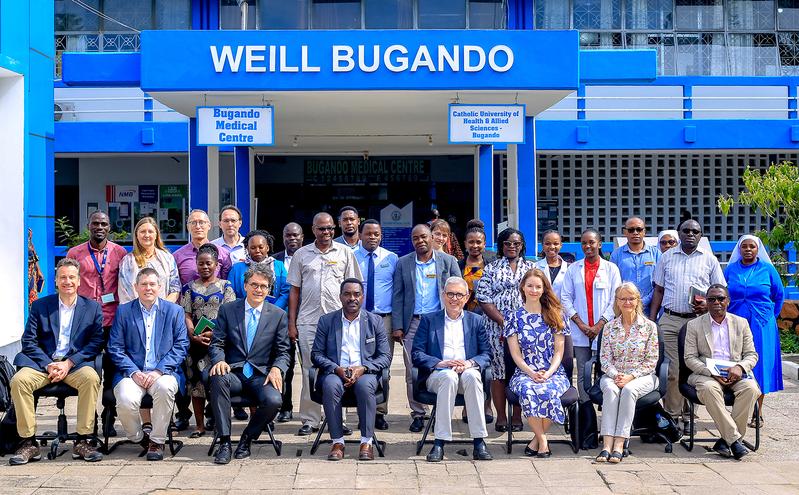 The Catholic University of Health and Allied Sciences and the Bugando Medical Center are partner organisations of the Else Kröner Center in Mwanza. The participants gathered there for a group photo.