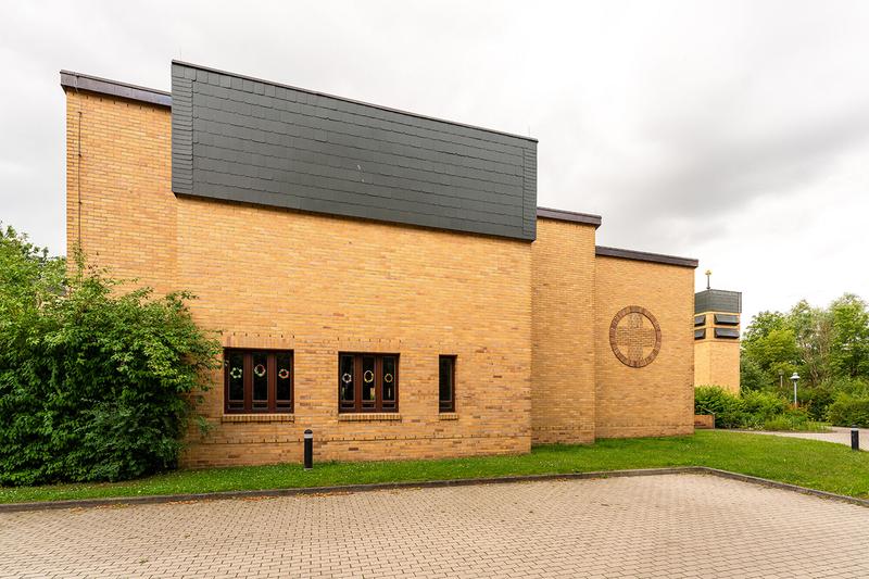 Die Christuskirche in Greifswald, 1984 fertiggestellt im Plattenviertel Schönwalde II im Rahmen des Sonderbauprogramms.