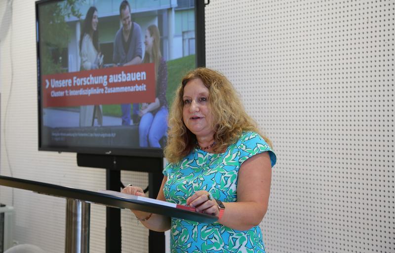 Prof. Dr. Claudia Quaiser-Pohl, Vizepräsidentin Forschung und Transfer der Universität Koblenz, betonte den Anspruch der Uni Koblenz, die Exzellenz der Forschung weiter zu verbessern.