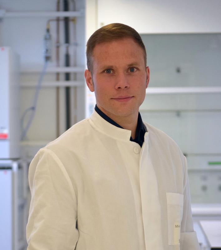 Dr. Volker Winstel möchte mit seiner Forschung neue Therapieoptionen bei Infektionen mit Staphylococcus aureus erschließen.