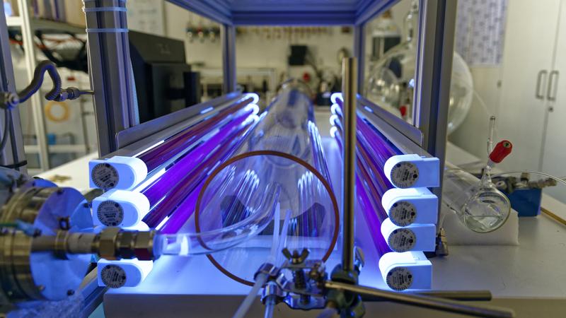 Laboraufbau des Freistrahl-Experimentes am TROPOS in Leipzig, mit dem der experimentelle Nachweis der direkten Schwefelsäurebildung aus reduzierten Schwefelverbindungen gezeigt wurde. 