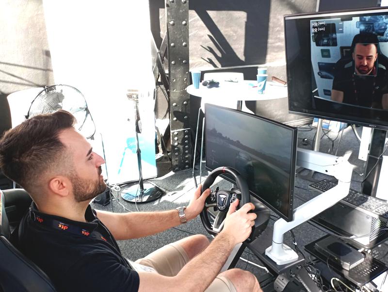 Das Fraunhofer IMS stellt auf der IAA einen Fahzeugsimulator vor, bei dem die kontaktlose Erkennung von Vitalparametern erlebbar ist. 