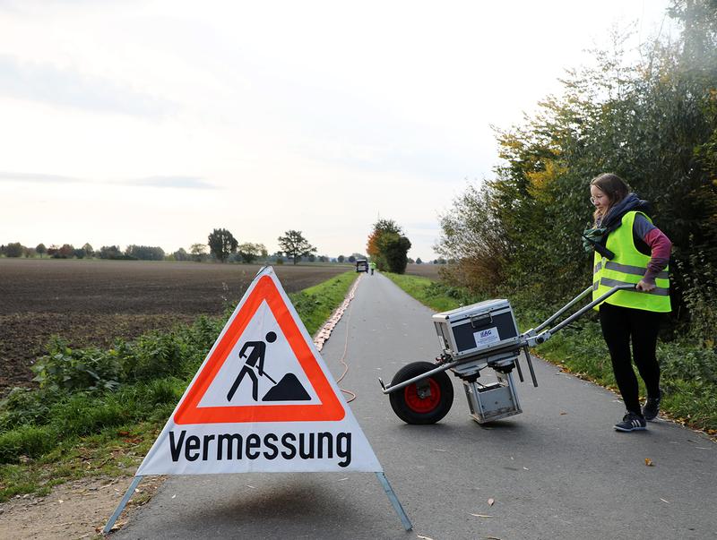 Beispiel einer Messung mit der Mini-Vibratorquelle ELVIS, entwickelt am LIAG, die im September bei der Messkampagne eingesetzt wird. Kann auch gerne von der BGR verwendet werden. 