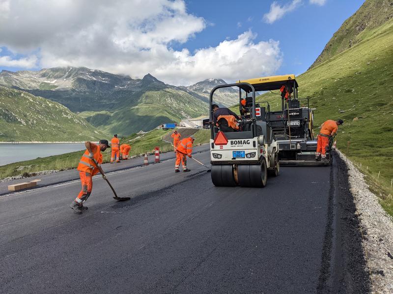 Teststrecke auf dem Lukmanierpass: Strassen in Höhenlagen sind besonders anfällig auf Risse. 