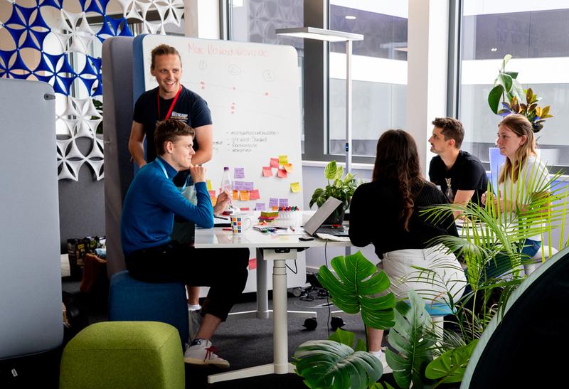 In einem der Ideencamps arbeitete dieses Team an einer Lösung für ein smartes Protokollsystem (von links): Magnus Michel, Willy Kögler, Susanne Auer, Christoph Tomitza und Celina-Sophie Ort.