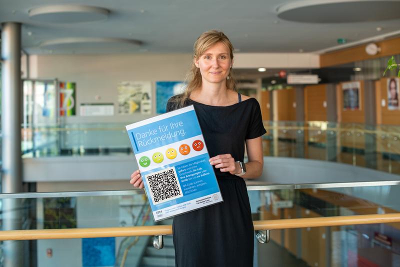 Dr. Diana Hertzschuch aus dem Zentralbereich Qualitäts- und Medizinisches Risikomanagement gehört zu dem Team, das an der Digitalisierung des Feedbacks von Patientinnen und Patienten sowie deren Angehörige verantwortlich ist.