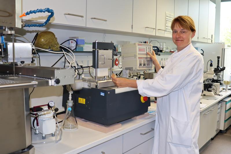Die Leiterin des Biomateriallabors an der HNO-Klinik des Universitätsklinikums Jena, PD Dr. Gerlind Schneider, ist Tagungspräsidentin bei der Jahrestagung der Deutschen Gesellschaft für Biomaterialien vom 13. bis 16. September in Jena.