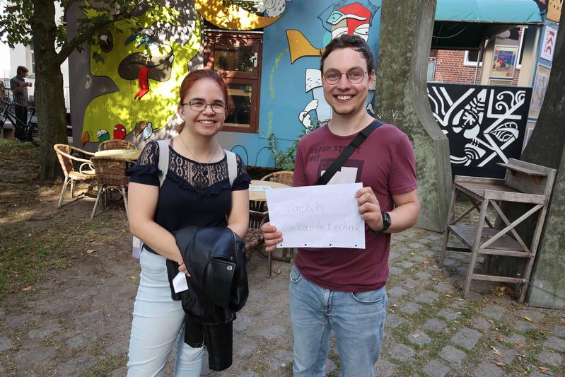 Im Anschluss an die offizielle Begrüßung vernetzten sich Studiengangsvertreter*innen wie zum Beispiel aus der Nachhaltigen Gebäudetechnik mit den neuen Studierenden. Foto: TH Lübeck 