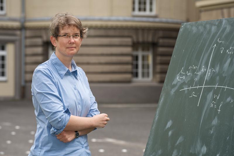 The mathematician Professor Angkana Rüland from the Hausdorff Center for Mathematics (HCM) Cluster of Excellence at the University of Bonn is to receive a New Horizons Prize in Mathematics. 