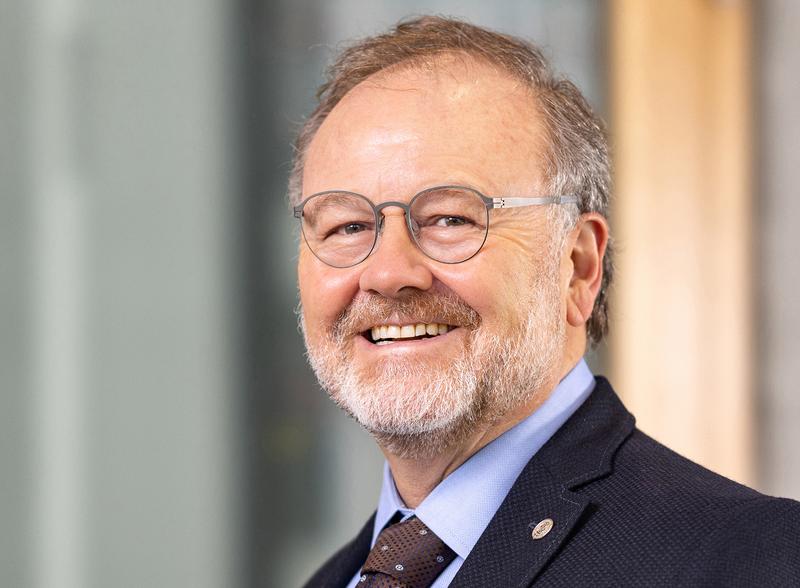 Würzburg chemistry professor Holger Braunschweig is the recipient of several high-ranking awards. 