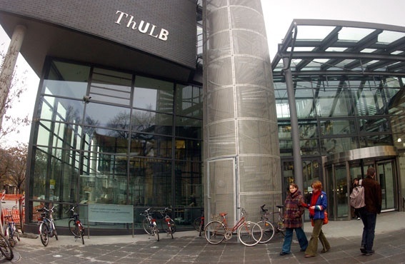 Der  Eingangsbereich zum Neubau der Thüringischen Universitäts- und Landesbibliothek. Foto: Jan-Peter Kasper