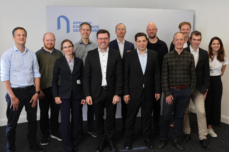 Die 7 Projektteams der Allianzhochschulen: (v. l. n. r.) Volker Helm, Felix Leven, Simone Arnold, Rainer Ostermann, Andreas Kneißler, jörn Schäfer, Semih Severengiz, Carsten Keßler, Sven Pfeiffer, Matthias Rheinländer, Hendrik Wöhrle, Nora Schelte.. 