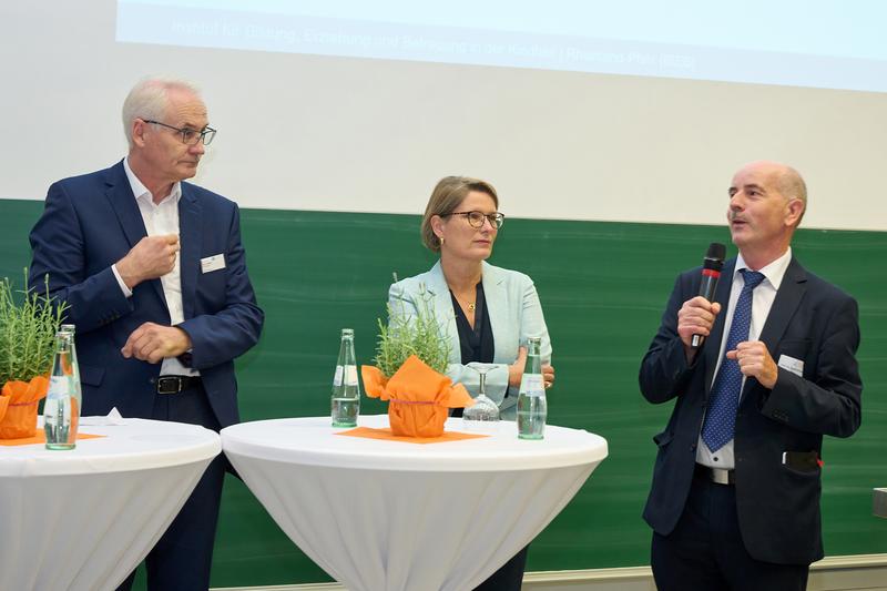 Von links: Prof. Dr. Karl Stoffel, Dr. Stefanie Hubig, Prof. Dr. Armin Schneider