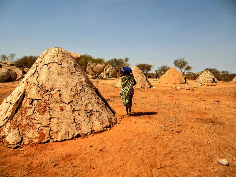 Siedlung der Kuvale Viehzüchter in Virei, Namibe-Provinz, Angola.